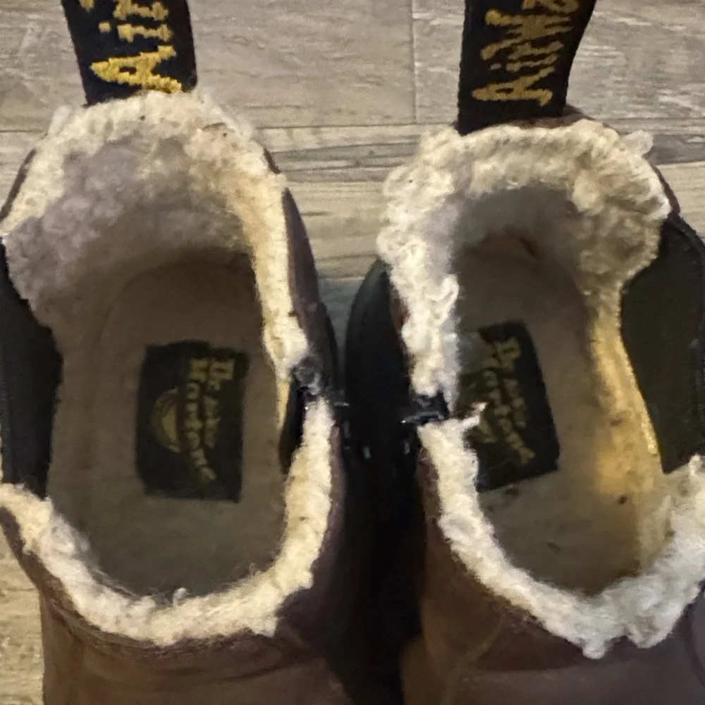 Dr. Martens - Womens Brown Boots with Sherpa Lining - Size 7